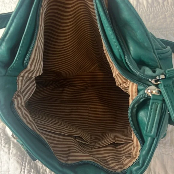 Green Vegan Leather Adjustable Crossbody/Shoulder Bag - Picture 6 of 7